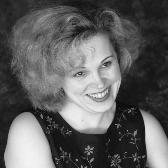 "A Girl Should Be Two Things: Classy and Fabulous" - Picture 1 of 1